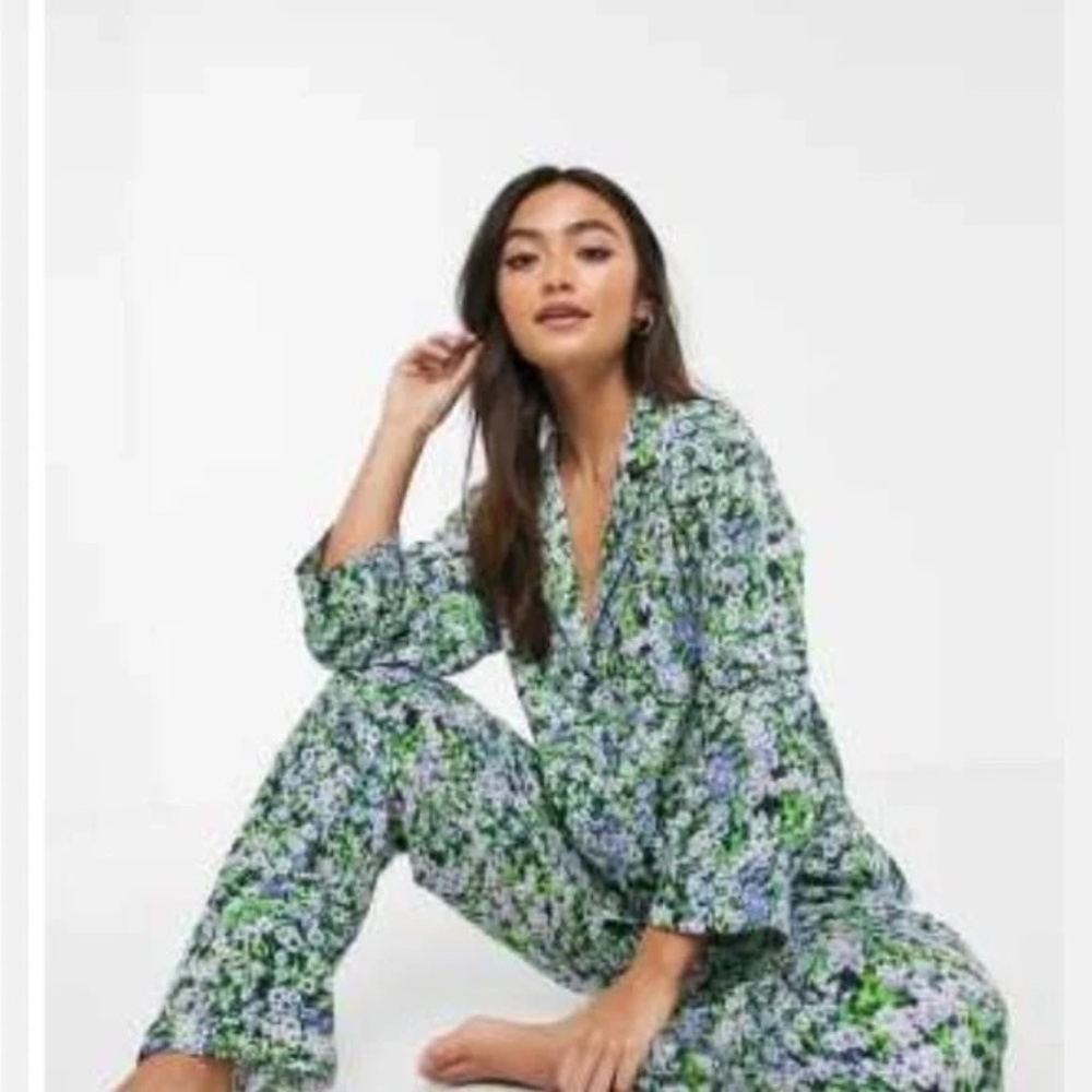 ASOS Ditsy Floral Pajamas Set Size 4 Long Sleeve Top and Pant